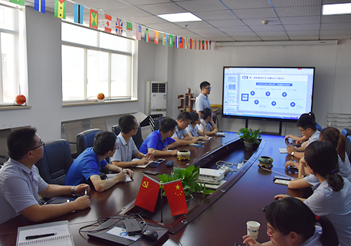 不学礼、无以立 ——湖南普奇成功举办礼仪培训