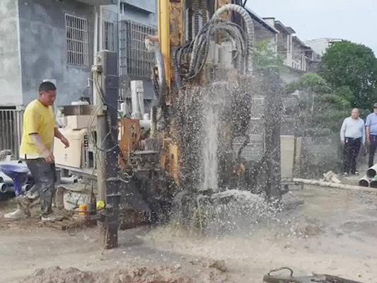 在平原地区打井怎么判断水深？