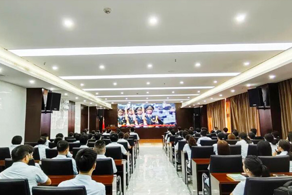 湖南普奇研究院组织观看9.3大阅兵