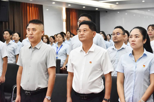 湖南普奇研究院组织观看9.3大阅兵