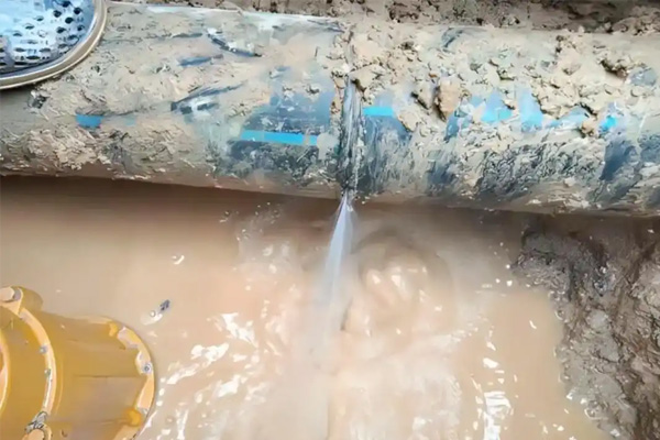 自来水管道漏水