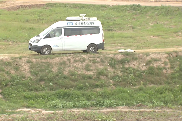 普奇巡堤查险车